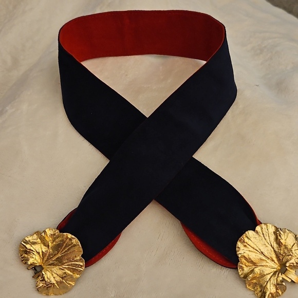 Vtg MIMI DIN 1981 Navy Blue and Red Reversible Suede Leaf Buckle Adjustable Belt main image 4